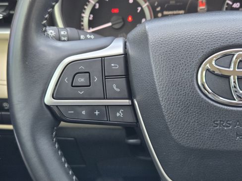 Used 2023 Toyota Highlander XLE FWD image 26