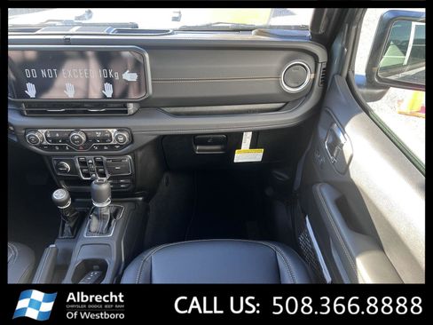 New 2025 Jeep Gladiator Sport image 18