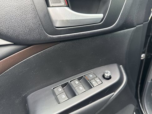 Used 2015 Toyota Highlander XLE AWD/4WD image 14