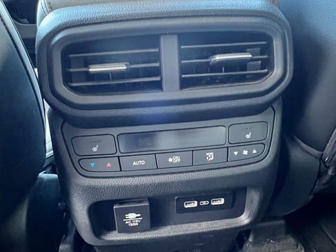 Used 2023 Honda Pilot Elite image 11