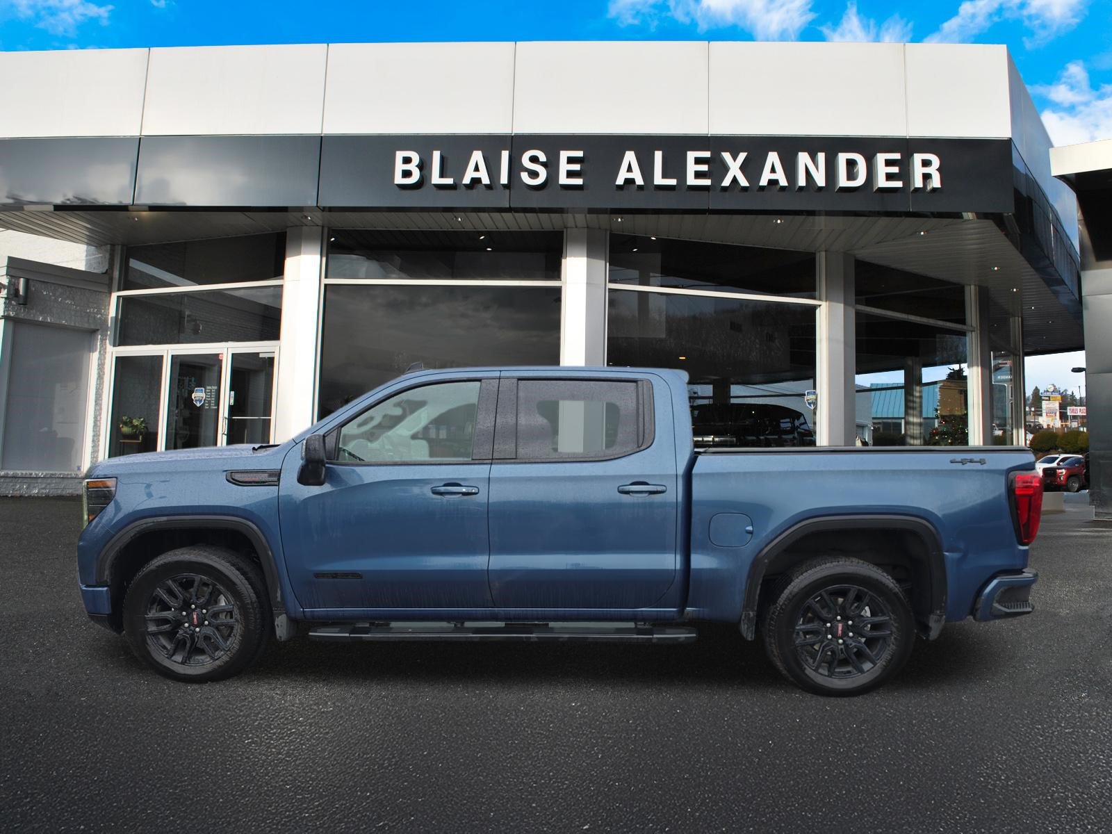 Used 2026 GMC Sierra 1500 Elevation w/ Elevation Premium Package AWD/4WD image 9