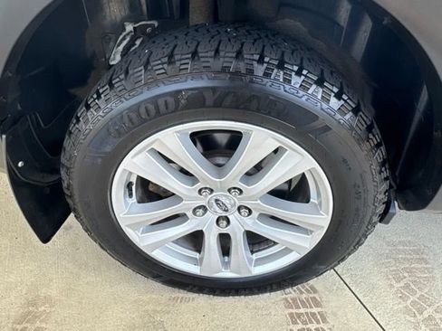 Used 2018 Ford Explorer XLT w/ Equipment Group 202A AWD/4WD image 38