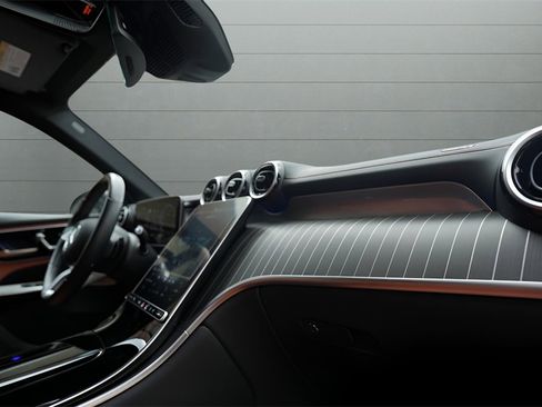 Used 2023 Mercedes-Benz GLC 300 4MATIC w/ Exclusive Trim Package image 40