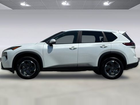 Used 2025 Nissan Rogue SV AWD/4WD image 2