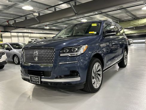 Certified 2023 Lincoln Navigator Reserve AWD/4WD image 5