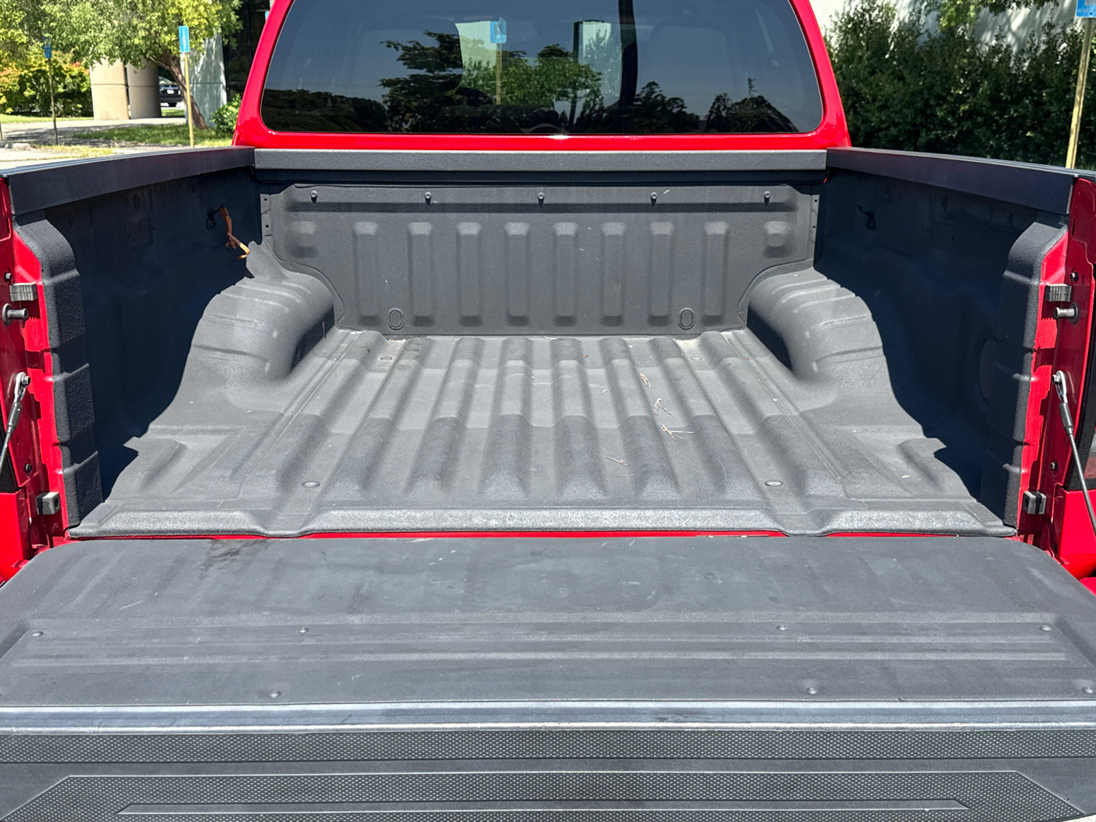 Used 2024 Nissan Frontier SV RWD image 18