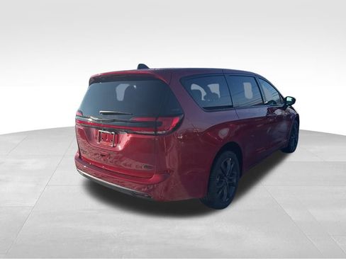 New 2026 Chrysler Pacifica Select image 5