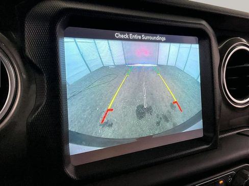 Used 2018 Jeep Wrangler Unlimited Sahara AWD/4WD image 20