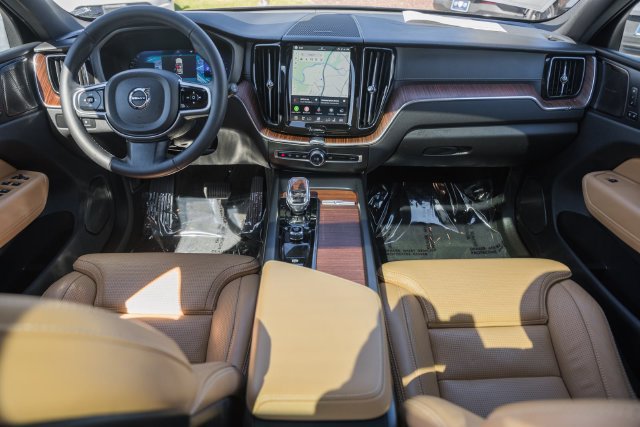 Certified 2024 Volvo XC60 T8 Ultimate w/ Protection Package Premier AWD/4WD image 25