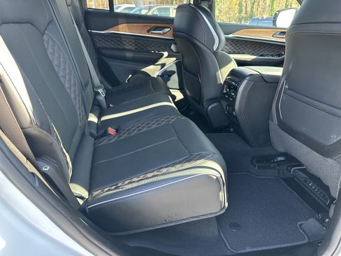 Used 2023 Jeep Grand Cherokee Summit image 17