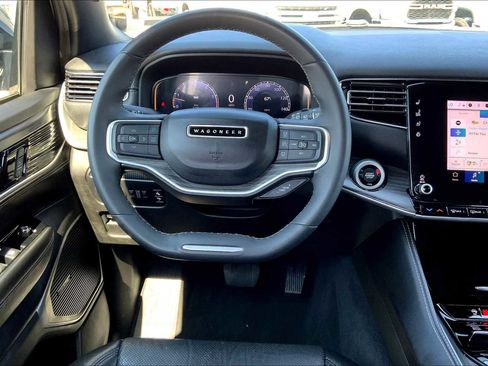 Used 2023 Jeep Wagoneer L Series III w/ Preferred Equipment Group image 5