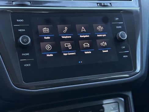 Used 2023 Volkswagen Tiguan SE w/ Panoramic Sunroof Package image 15