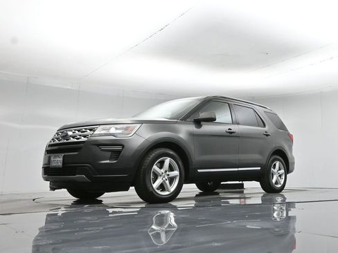 Certified 2018 Ford Explorer XLT image 47