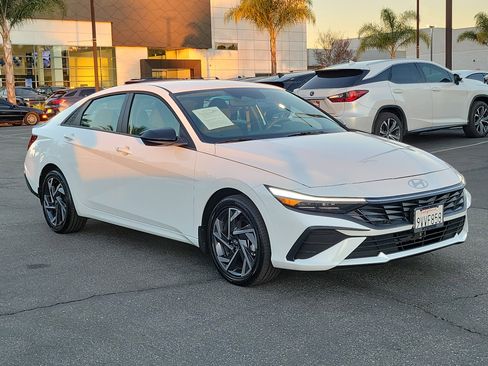 Certified 2025 Hyundai Elantra SEL image 26