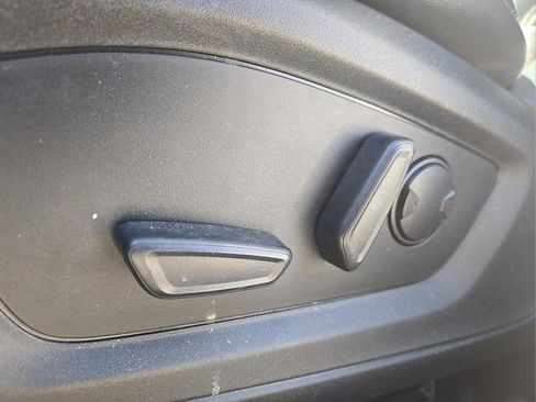 Used 2022 Ford Explorer XLT w/ Equipment Group 202A image 23