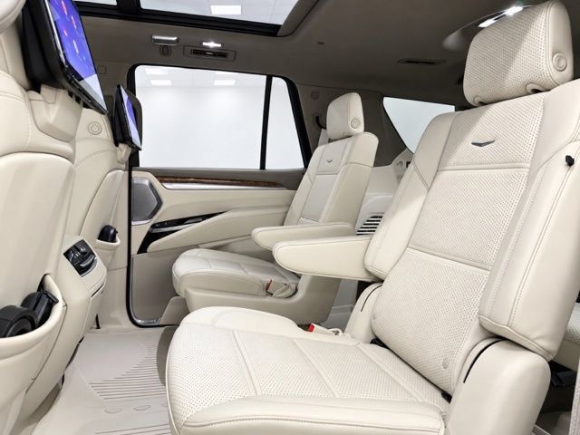 Used 2025 Cadillac Escalade Sport Platinum w/ LPO, Floor Liner Package AWD/4WD image 27