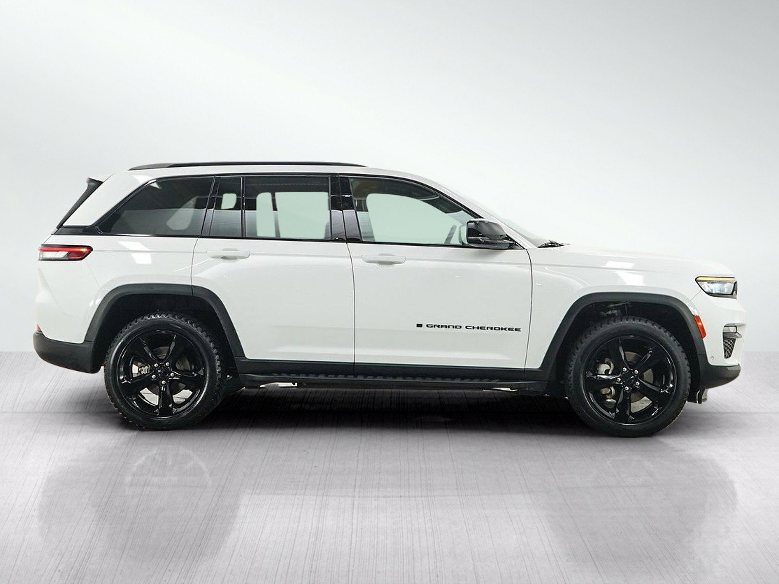 Used 2024 Jeep Grand Cherokee Limited w/ Luxury Tech Group II AWD/4WD image 7