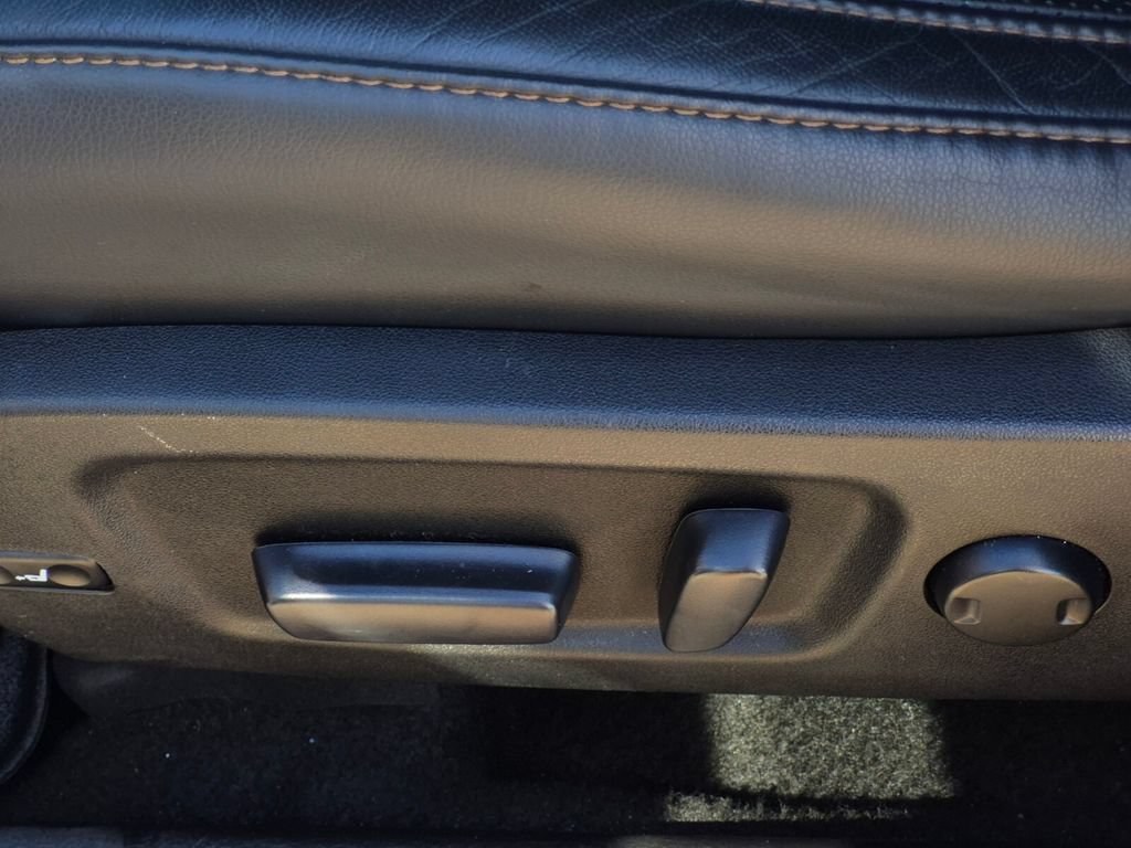 Used 2019 Toyota Highlander Limited FWD image 33