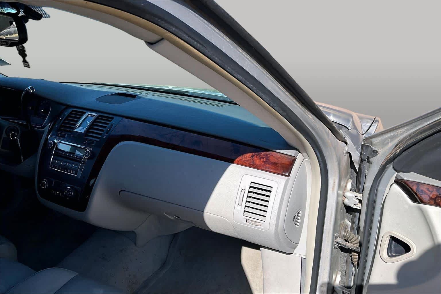 Used 2011 Cadillac DTS Luxury FWD image 17