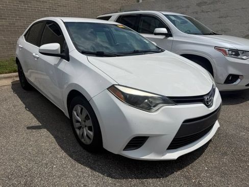 Used 2015 Toyota Corolla LE FWD image 3