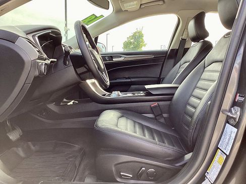 Used 2018 Ford Fusion Energi SE image 9