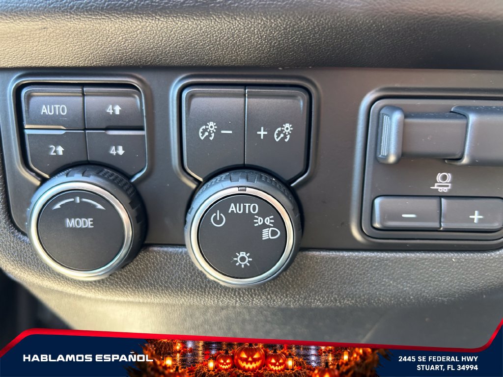 Used 2024 Chevrolet Suburban Premier AWD/4WD image 17
