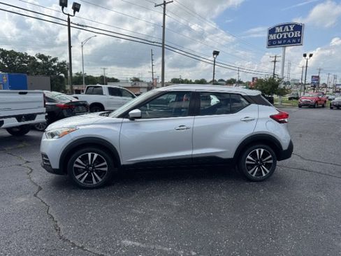 Used 2020 Nissan Kicks SV FWD image 2