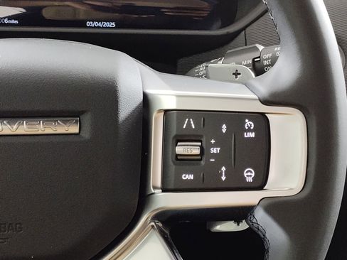 Used 2025 Land Rover Discovery Dynamic SE image 16