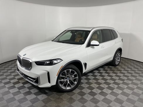 Used 2024 BMW X5 sDrive40i w/ Parking Assistance Package image 1