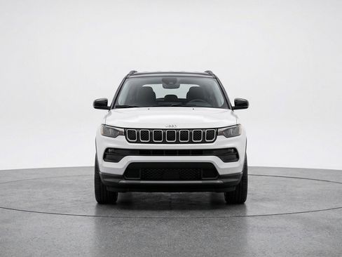Used 2025 Jeep Compass Limited AWD/4WD image 2