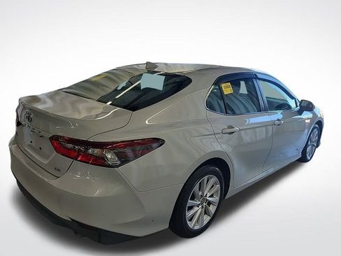 Used 2022 Toyota Camry LE image 4