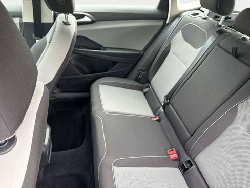 Used 2022 Volkswagen Taos S image 8