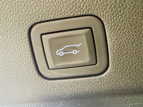 Used 2025 Chevrolet Tahoe LT AWD/4WD image 18