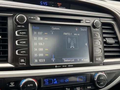 Used 2017 Toyota Highlander Limited image 18