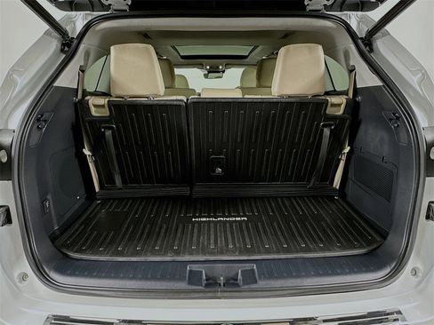 Used 2023 Toyota Highlander Platinum image 26