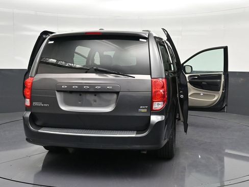 Used 2018 Dodge Grand Caravan SXT image 17