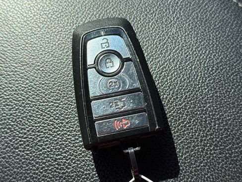 Used 2018 Ford Explorer Limited w/ Equipment Group 301A FWD image 2