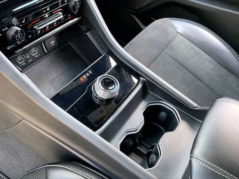 Certified 2025 Jeep Grand Cherokee Altitude image 31