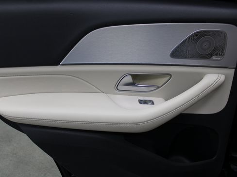 Used 2020 Mercedes-Benz GLE 350 4MATIC w/ Premium Package image 18