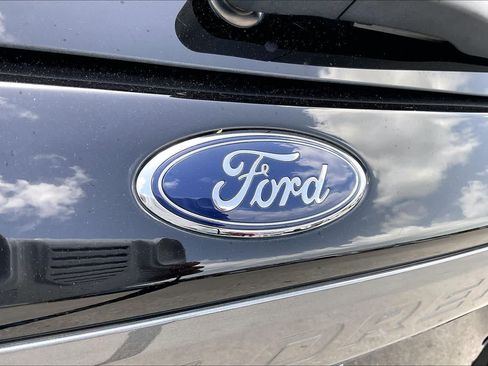 Used 2023 Ford Explorer XLT w/ Equipment Group 202A RWD image 29