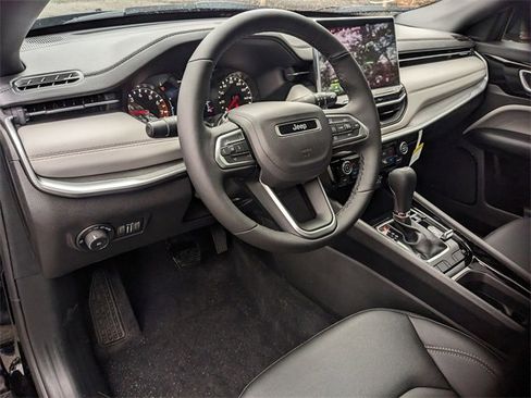 New 2025 Jeep Compass Limited image 8