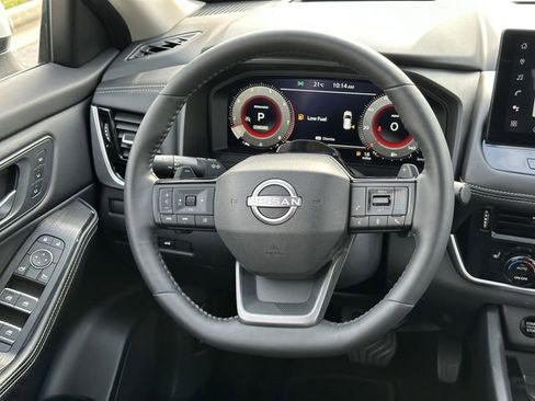 Certified 2025 Nissan Rogue SL w/ Tech Package FWD image 26