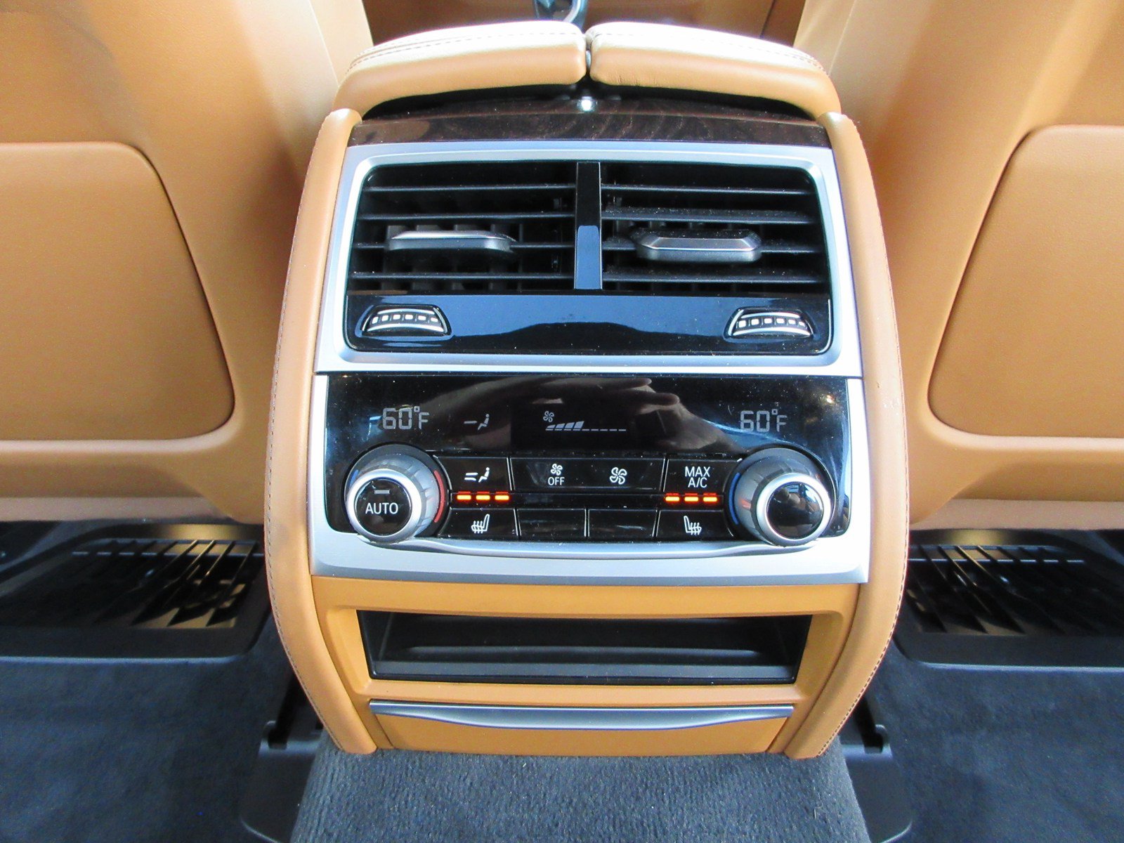 Used 2020 BMW 750i xDrive w/ Interior Design Package AWD/4WD image 22