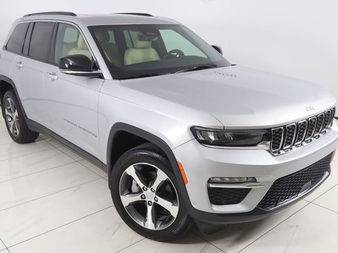 Used 2024 Jeep Grand Cherokee Limited w/ Luxury Tech Group II image 19