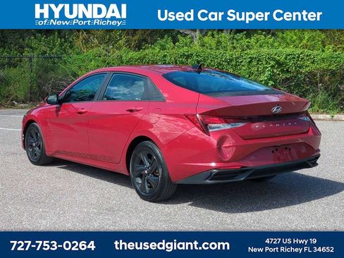 Used 2022 Hyundai Elantra SEL FWD image 3