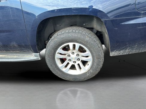 Used 2018 Chevrolet Suburban LT RWD image 17