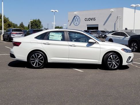 New 2026 Volkswagen Jetta SE FWD image 4