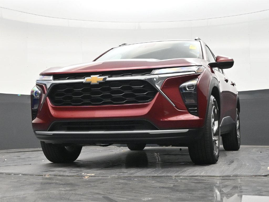 Used 2025 Chevrolet Trax LT FWD image 27