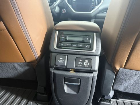Used 2023 Subaru Ascent Touring AWD/4WD image 15