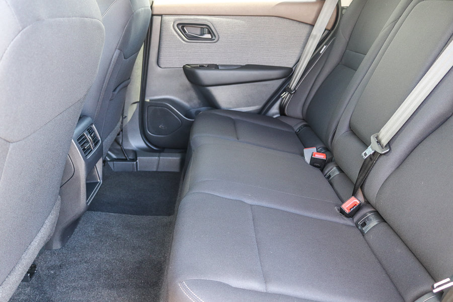 Used 2023 Nissan Rogue S AWD/4WD image 18